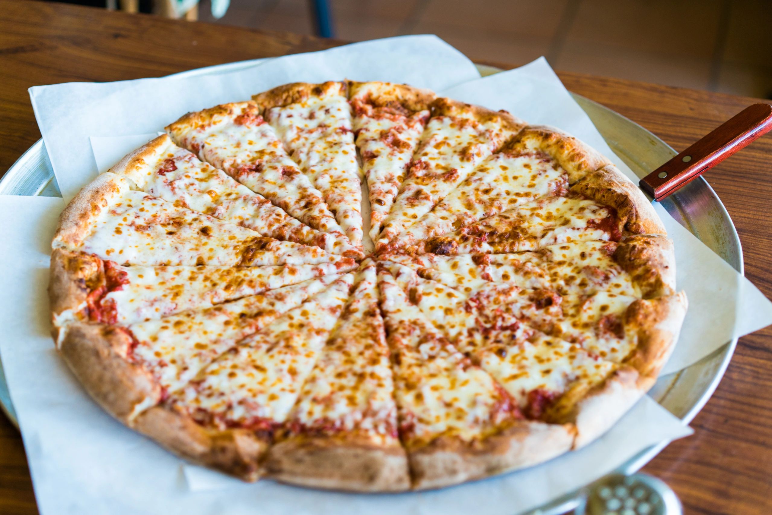Guido's Pizza dining